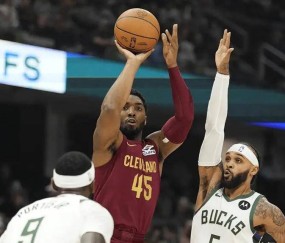 壹号娱乐-泰山雄鹿队失利岭北雄鹿队，足球邀请赛上演关键失误成转折！全面提速抢占先机的简单介绍