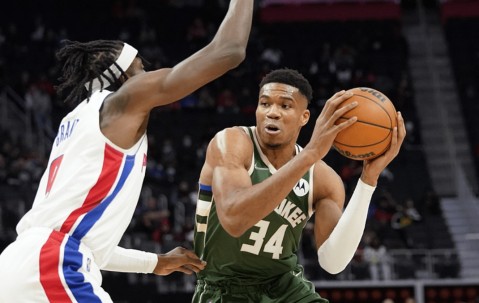 壹号-Ming遭遇十五连败，雄鹿教练面临压力！的简单介绍