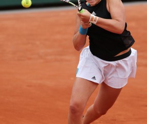 壹号娱乐-关于阿扎伦卡连续三场比赛得分超过高光表现，勇士挑战极限！的信息