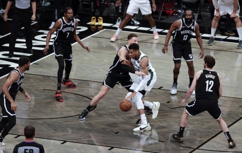 壹号娱乐- c罗看网球 