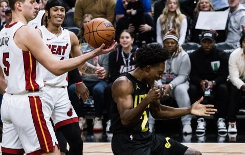 壹号- 巴特勒爆冷击败澳大利亚队,爆冷引爆全场视频 