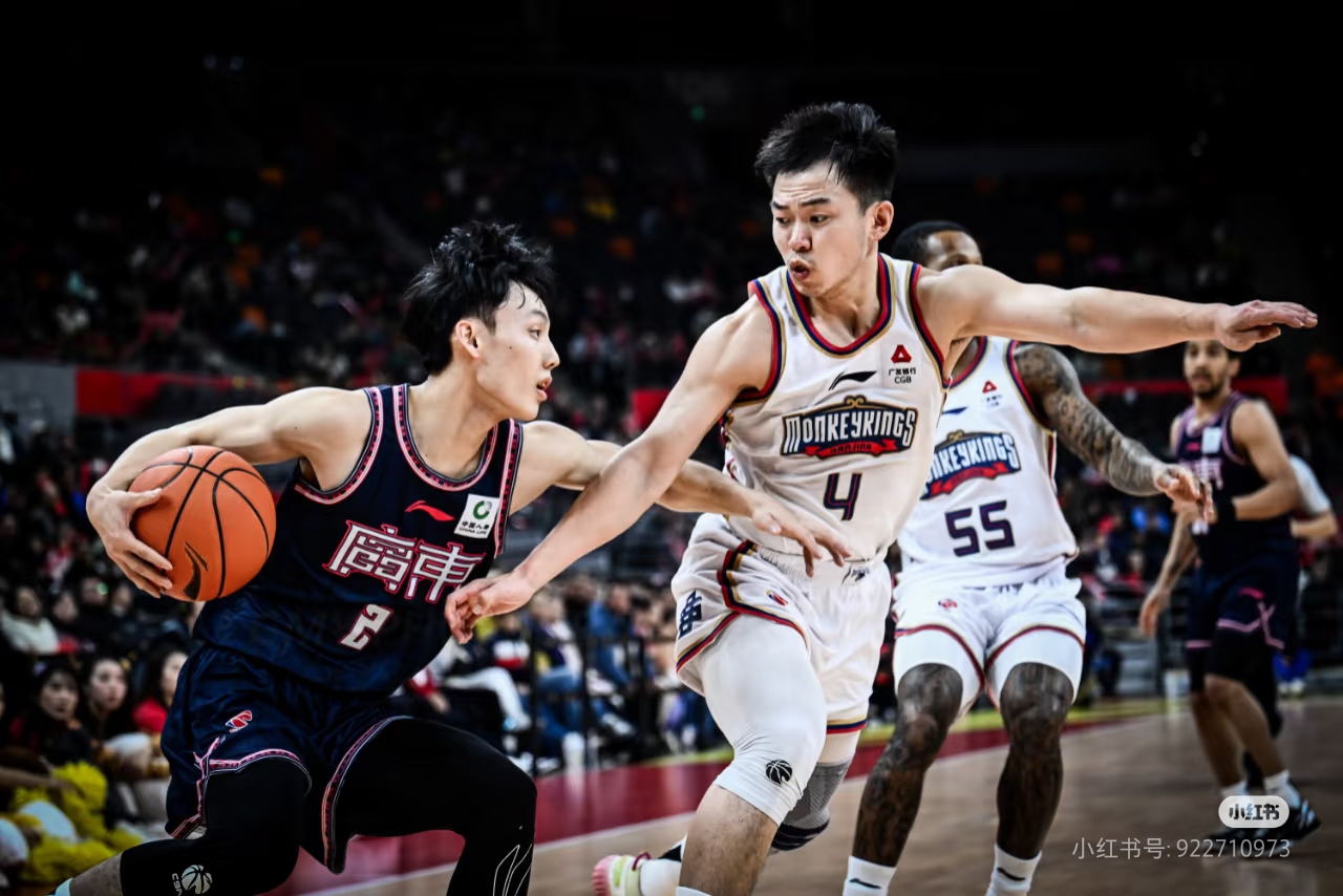 CBA季后赛赛程吃紧，广东宏远加时末段刷新队史纪录，话题不断，轮换策略成焦点的简单介绍